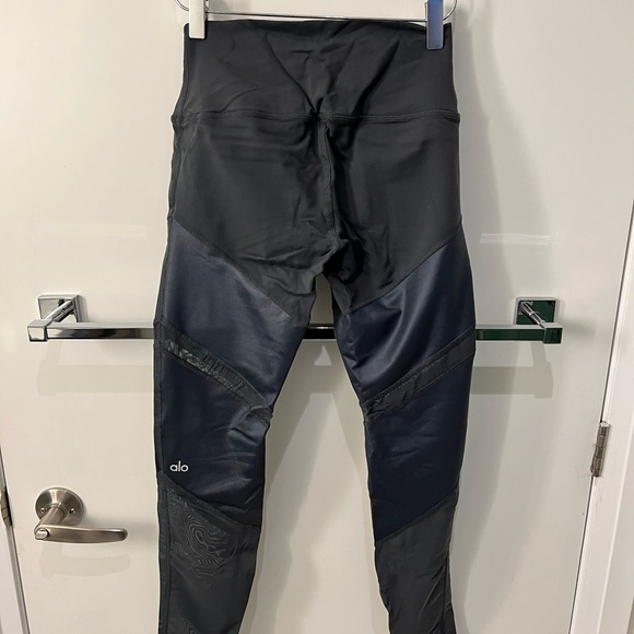 Alo yoga Sheila leggings (grey, size S) - Picture 2 of 5